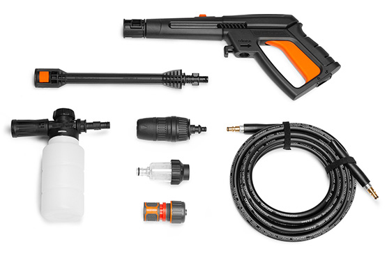 В комплекте идет: дополнительный пеногенератор на 0,6 литра. Насадка 4-в-1, для удаления всех видов загрязнений. Также в комплекте поставляется фильтр тонкой очистки и универсальный быстросъёмный коннектор с аквастопом.